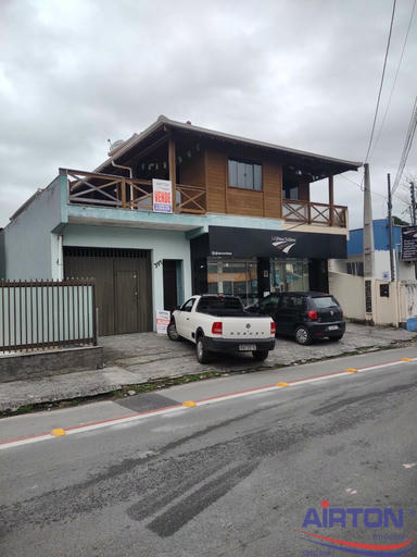 ALUGA RESIDÊNCIA - 1 SUITE E 2 DORMITÓRIOS - Bairro Cordeiros - Itajaí - SC