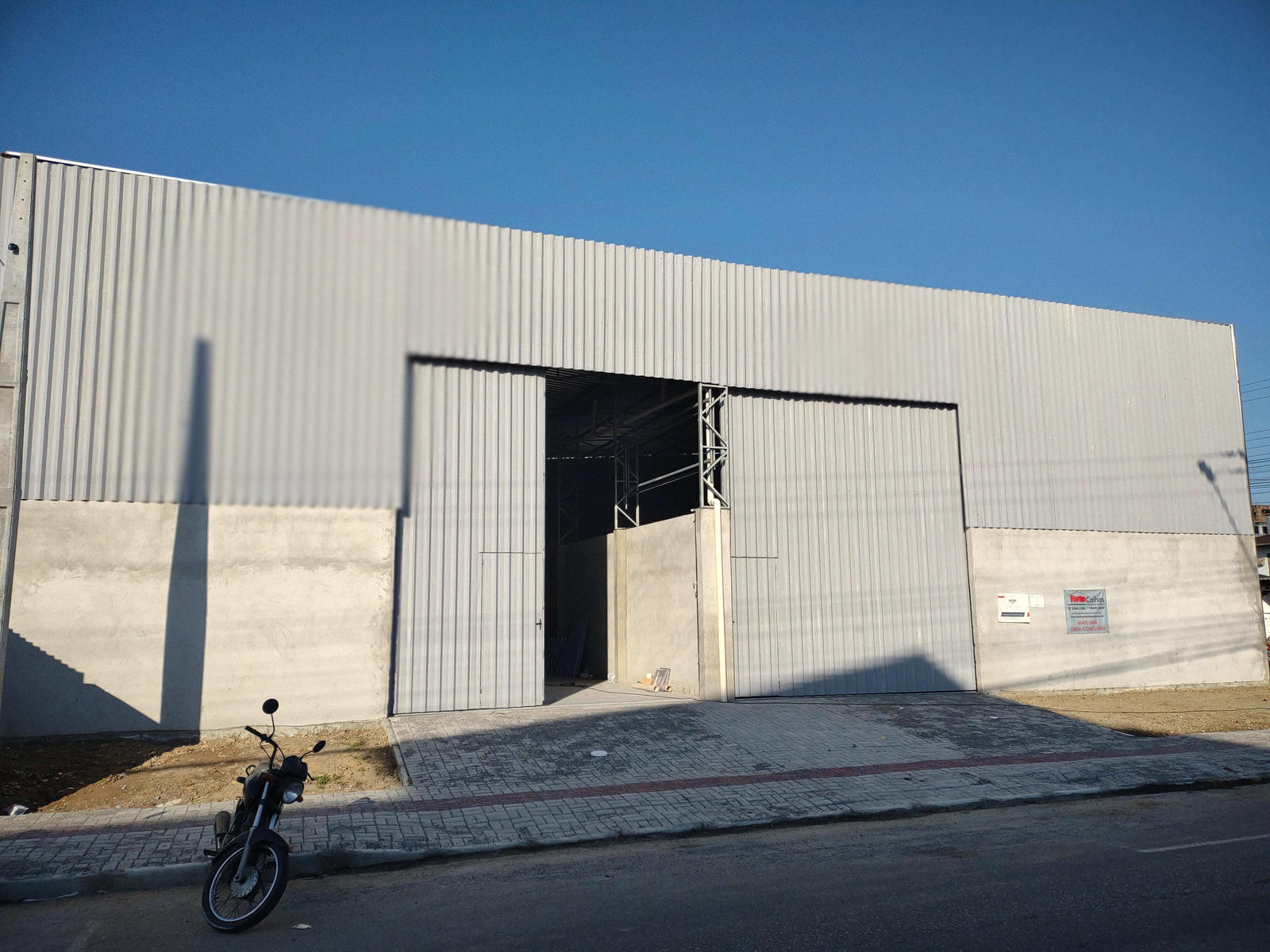 ALUGA GALPÃO – 168 M² – bairro São Vicente – Itajaí SC