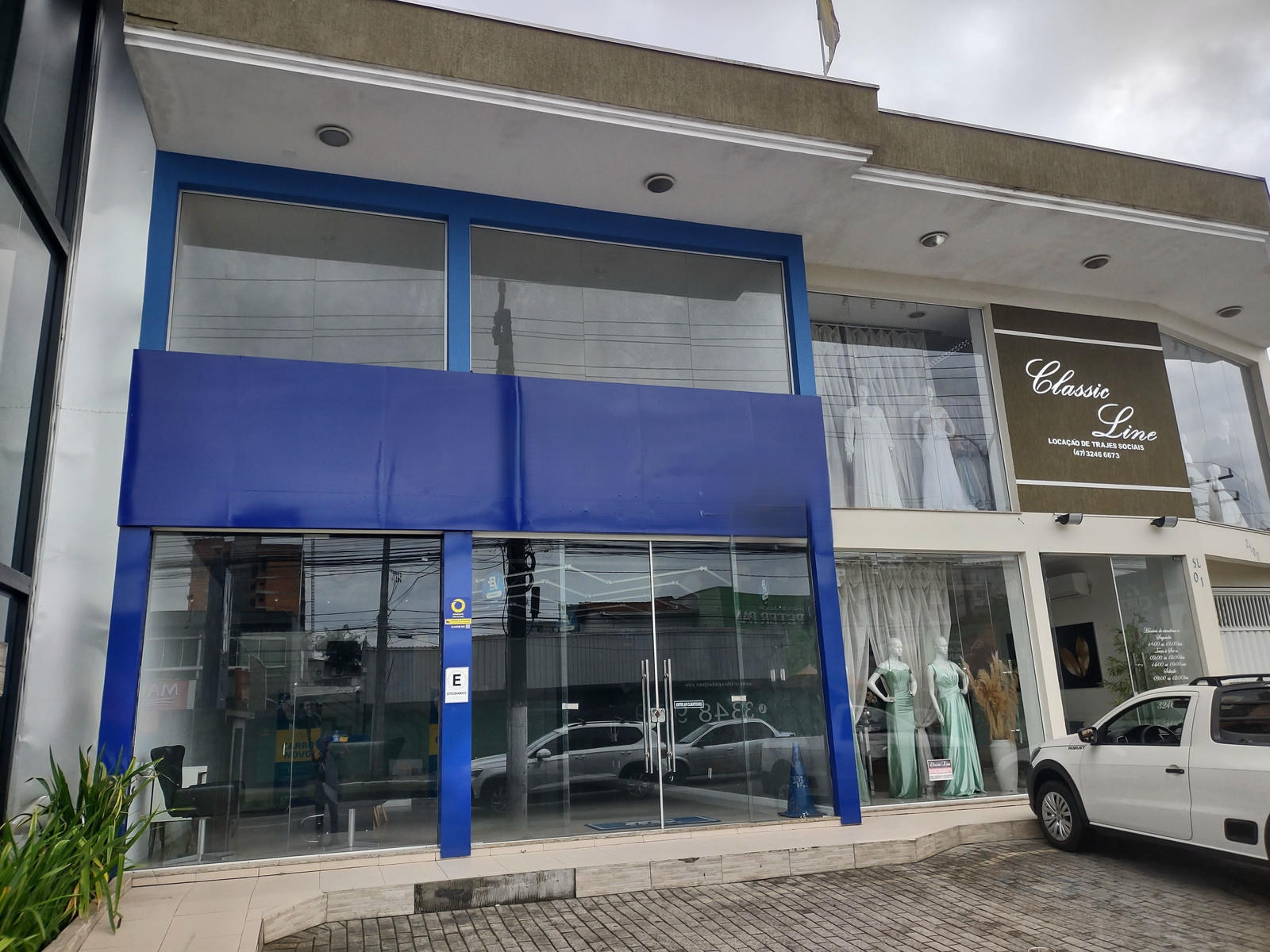 Aluga SALA COMERCIAL - Avenida Reinaldo Schmitausen - bairro Cordeiros - Itajaí SC