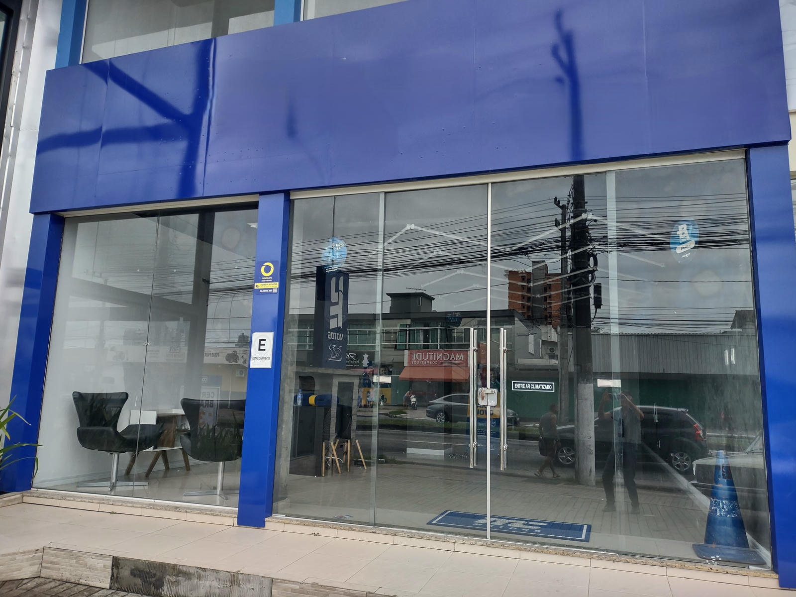 Aluga SALA COMERCIAL - Avenida Reinaldo Schmitausen - bairro Cordeiros - Itajaí SC