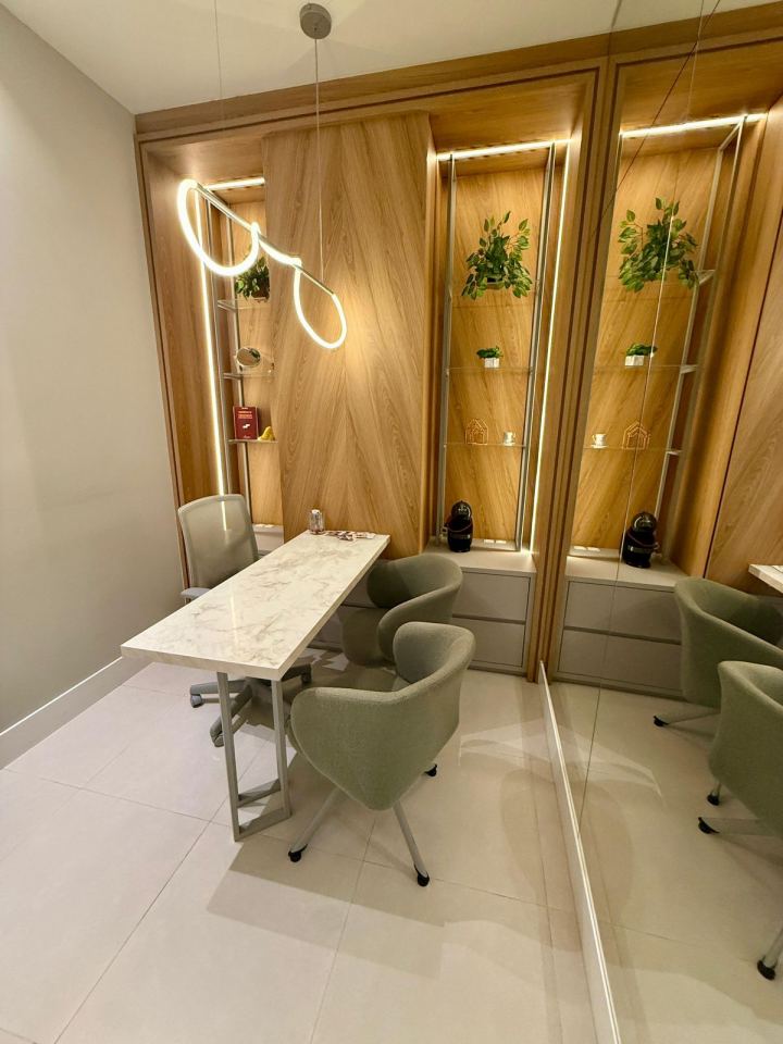 SALA COMERCIAL MIBILIADA E DECORADA