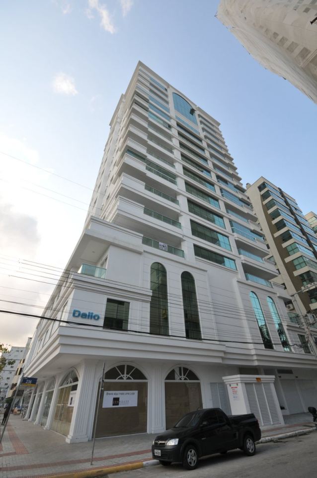 APARTAMENTO A VENDA - MEIA RAIA - ÓTIMA LOCALIZAÇAO