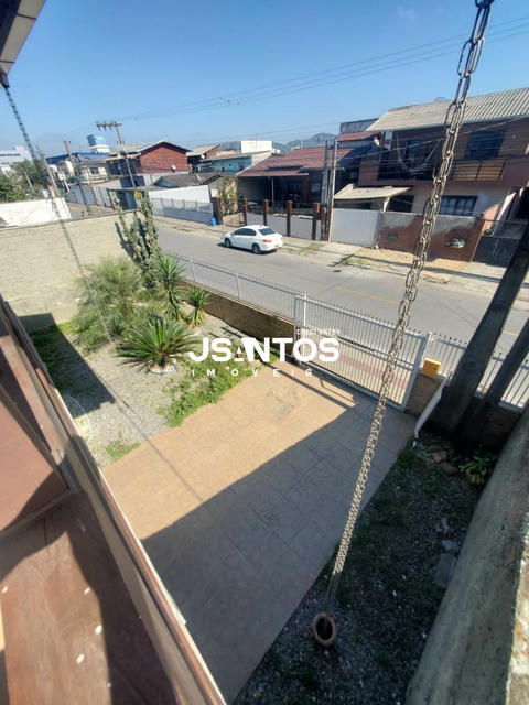 Casa · 200m² · 4 Quartos · 2 Vagas