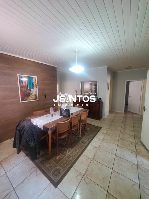 Casa · 200m² · 4 Quartos · 2 Vagas