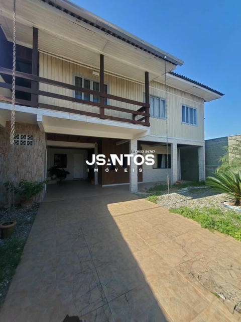 Casa · 200m² · 4 Quartos · 2 Vagas
