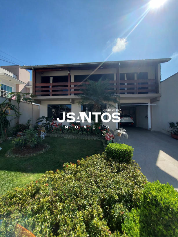 Casa · 280m² · 4 quartos · 3 vagas