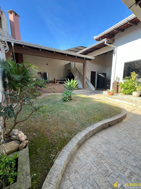 Casa - 02 suites + 01 dormitório