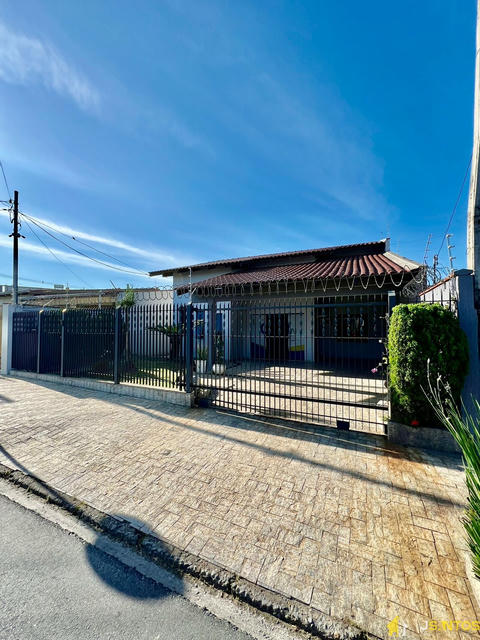 Casa - 02 suites + 01 dormitório