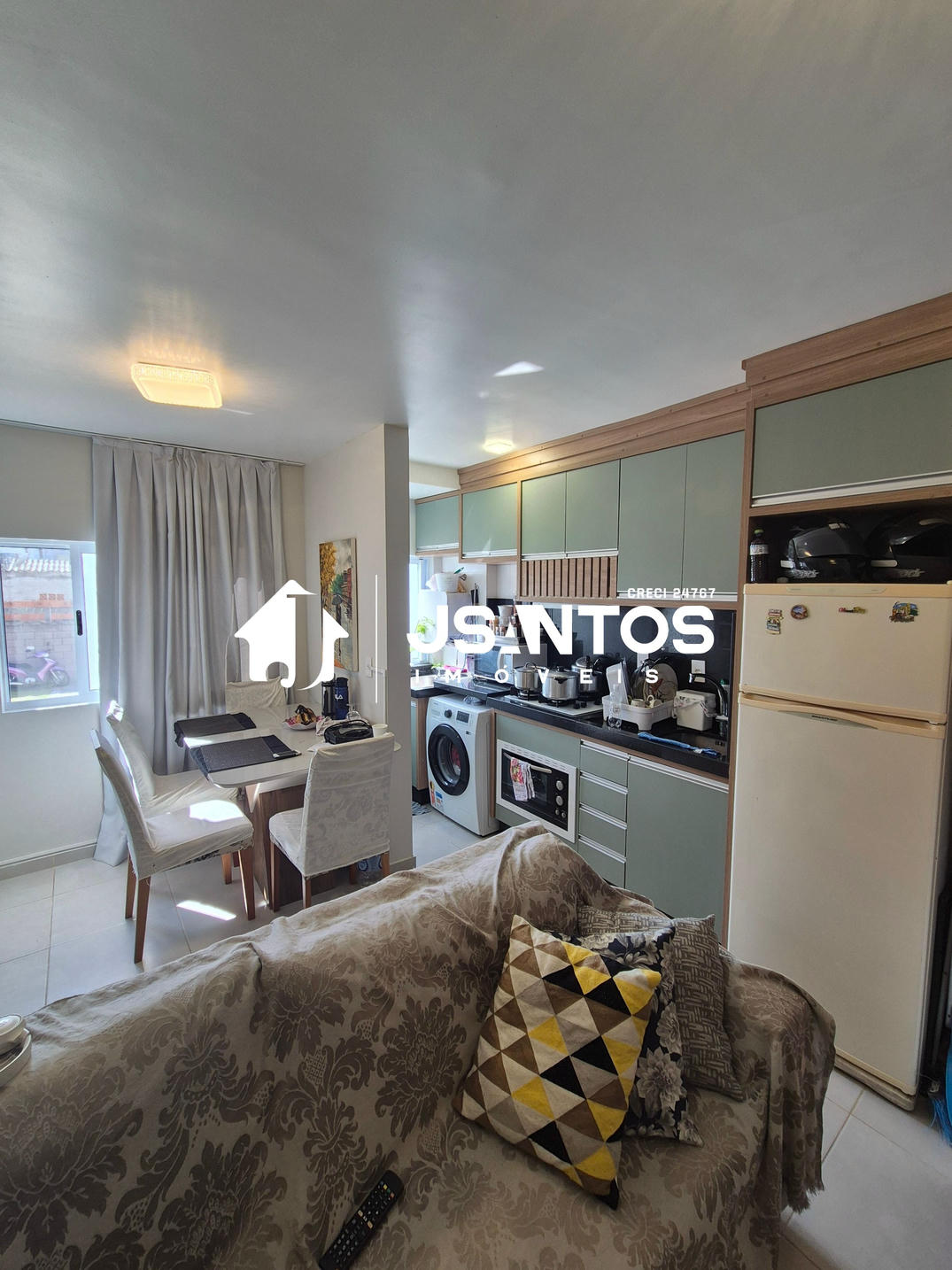 APARTAMENTO COM 02 DORMITÓRIOS