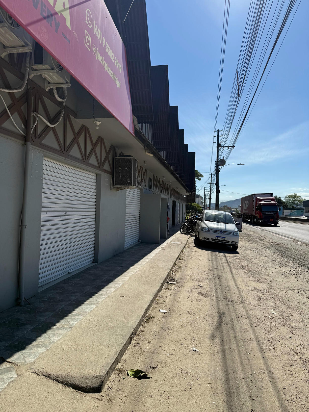 SALAS COMERCIAIS NA ROD. ANTONIO HEIL EM ITAJAÍ-SC.