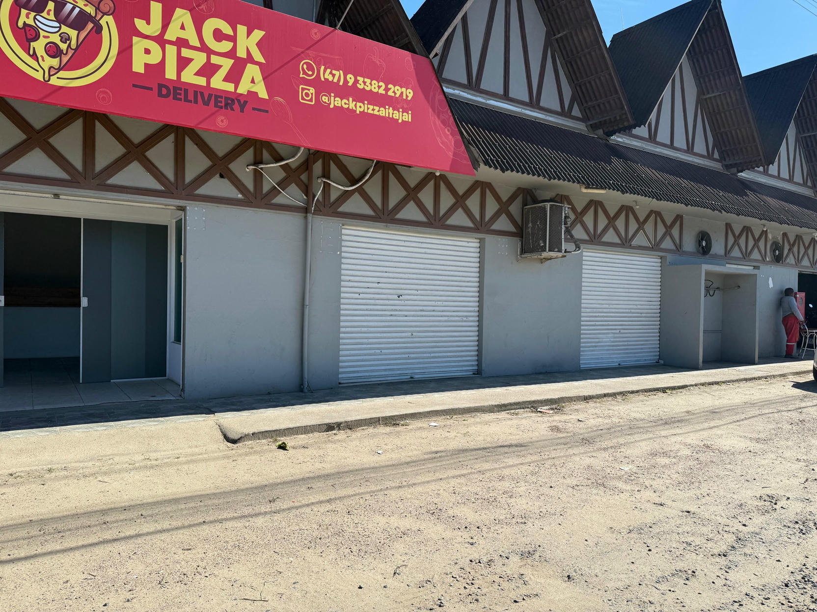 SALAS COMERCIAIS NA ROD. ANTONIO HEIL EM ITAJAÍ-SC.