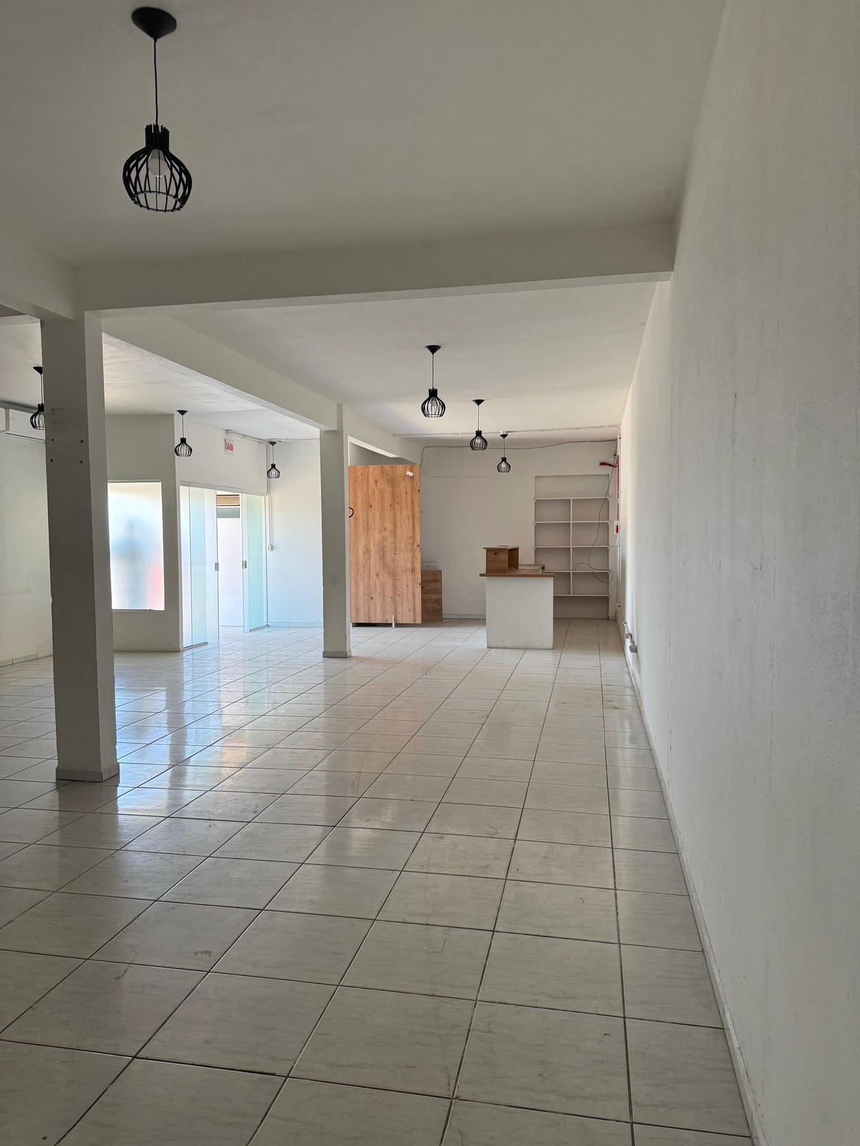 SALAS COMERCIAIS NA ROD. ANTONIO HEIL EM ITAJAÍ-SC.