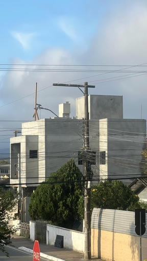 SOBRADO NOVO AVERBADO.