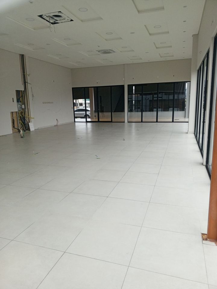Excelente Sala comercial ampla disponivel para locação anual, no bairro São Vicente, Itajaí-SC