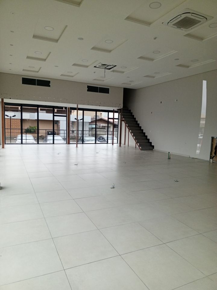 Excelente Sala comercial ampla disponivel para locação anual, no bairro São Vicente, Itajaí-SC