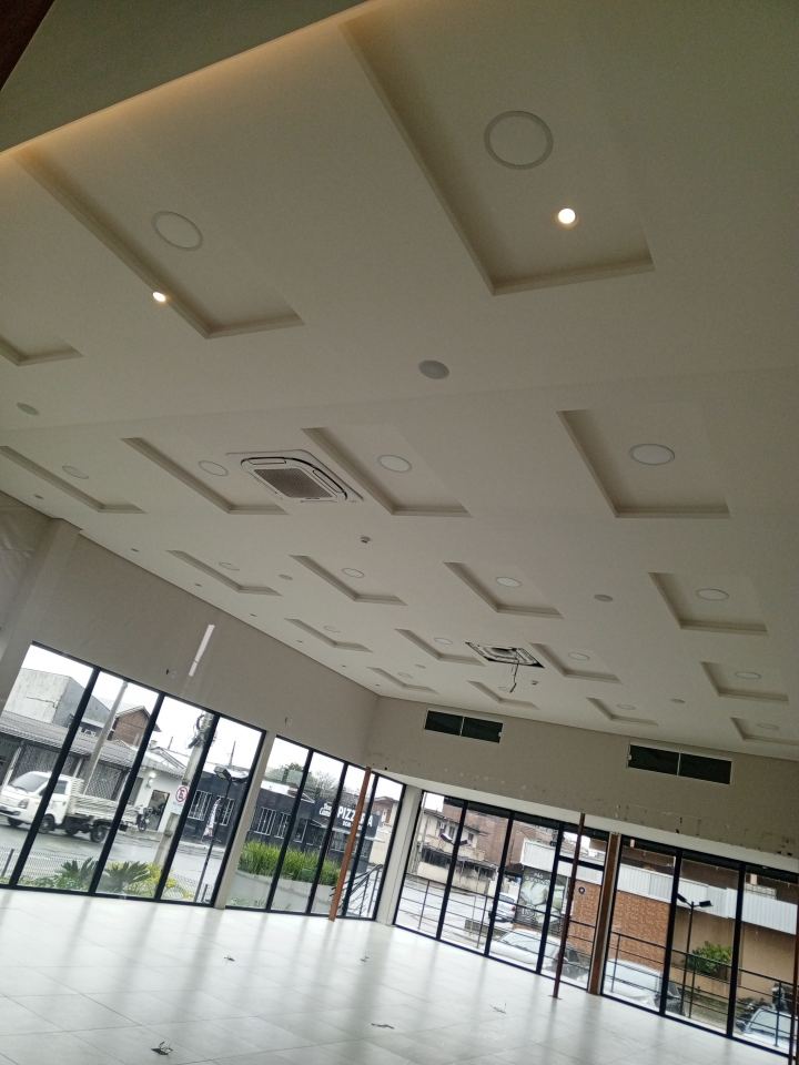 Excelente Sala comercial ampla disponivel para locação anual, no bairro São Vicente, Itajaí-SC